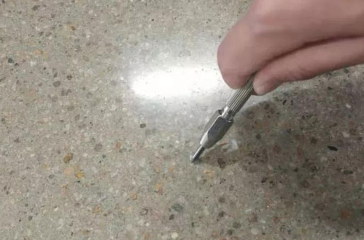混凝土地坪表面的油污要怎樣處理？